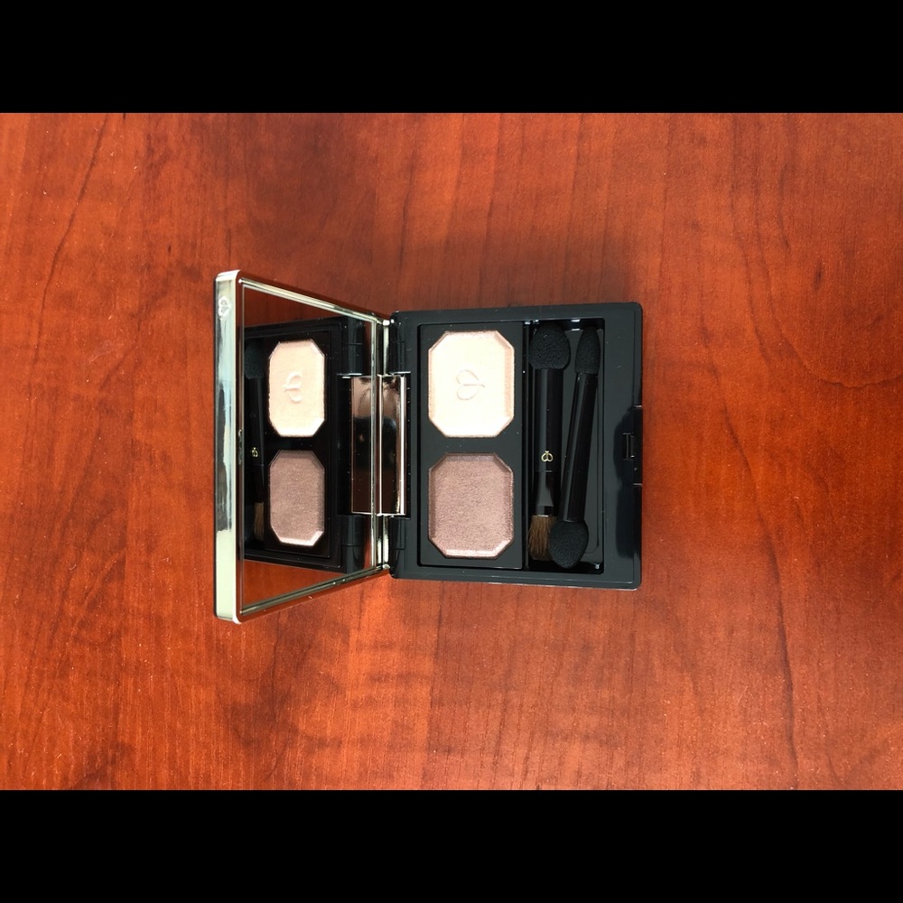 Cle de Peau Eyeshadow Duo in 101